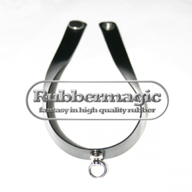 Unobtrusive, small latex jewellery necklace